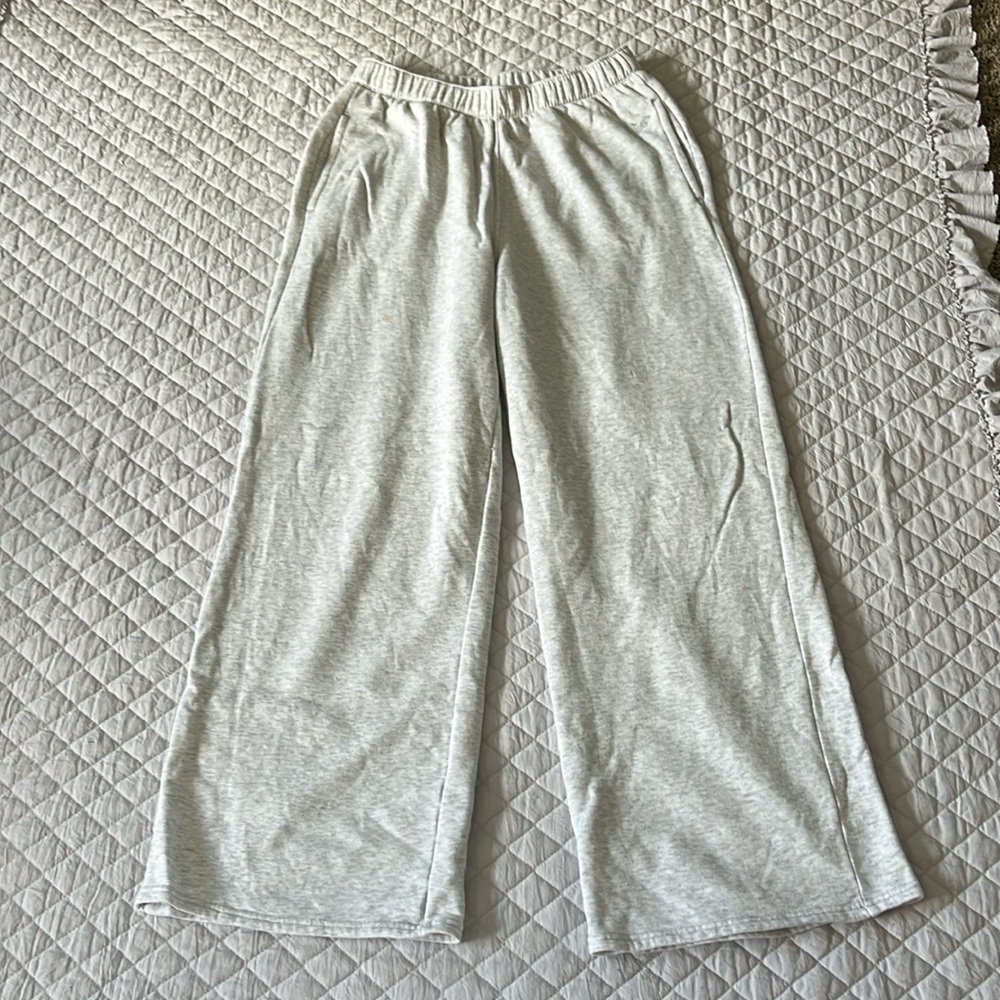 Hollister, medium, gray sweats (uncuffed)